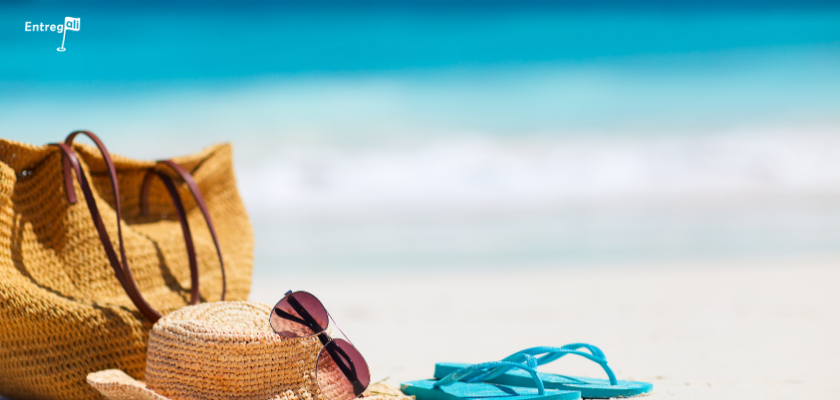 O que fazer com a encomenda do morador de férias? 
(A imagem mostra a praia de fundo, com uma bolsa, chinelo e óculos na frente.)
